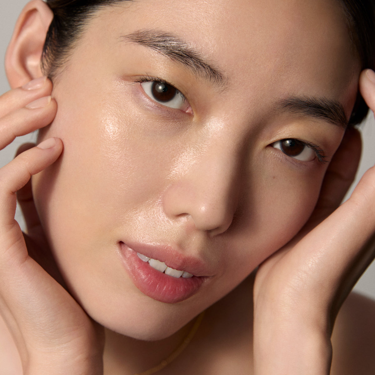 BrighteningSerum-Aug26-Ppage-ModelSkinFinish.jpg