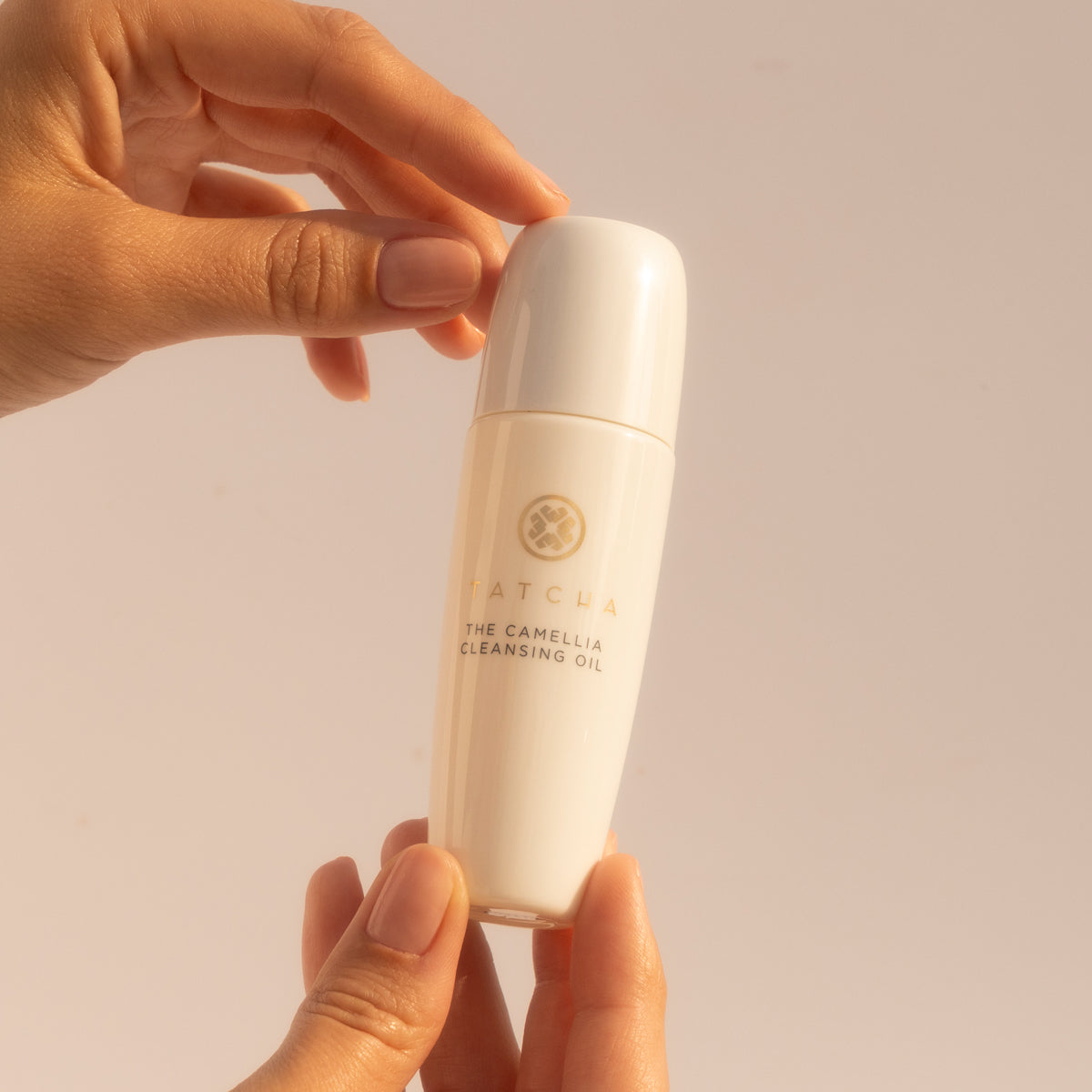 CamelliaCleansingOil-pdp-Mini-Hands-1200x1200-1.jpg