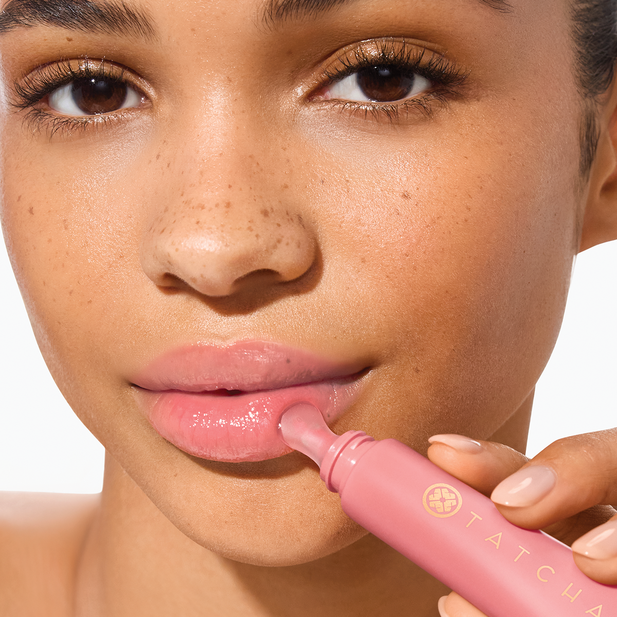 TheMeltingLipBalmPinku-pdp-ProductApplication-1200x1200-1.png